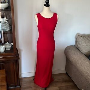 Elegant Red Sleeveless and backless Gown